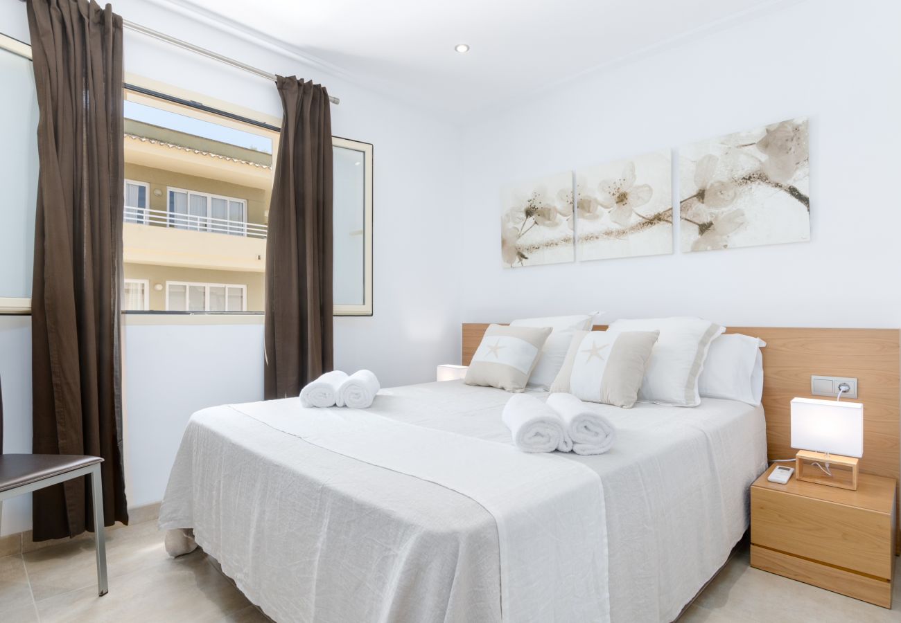 Apartment in Puerto de Alcudia - YourHouse Voramar 1C, beach apartment for 4 people