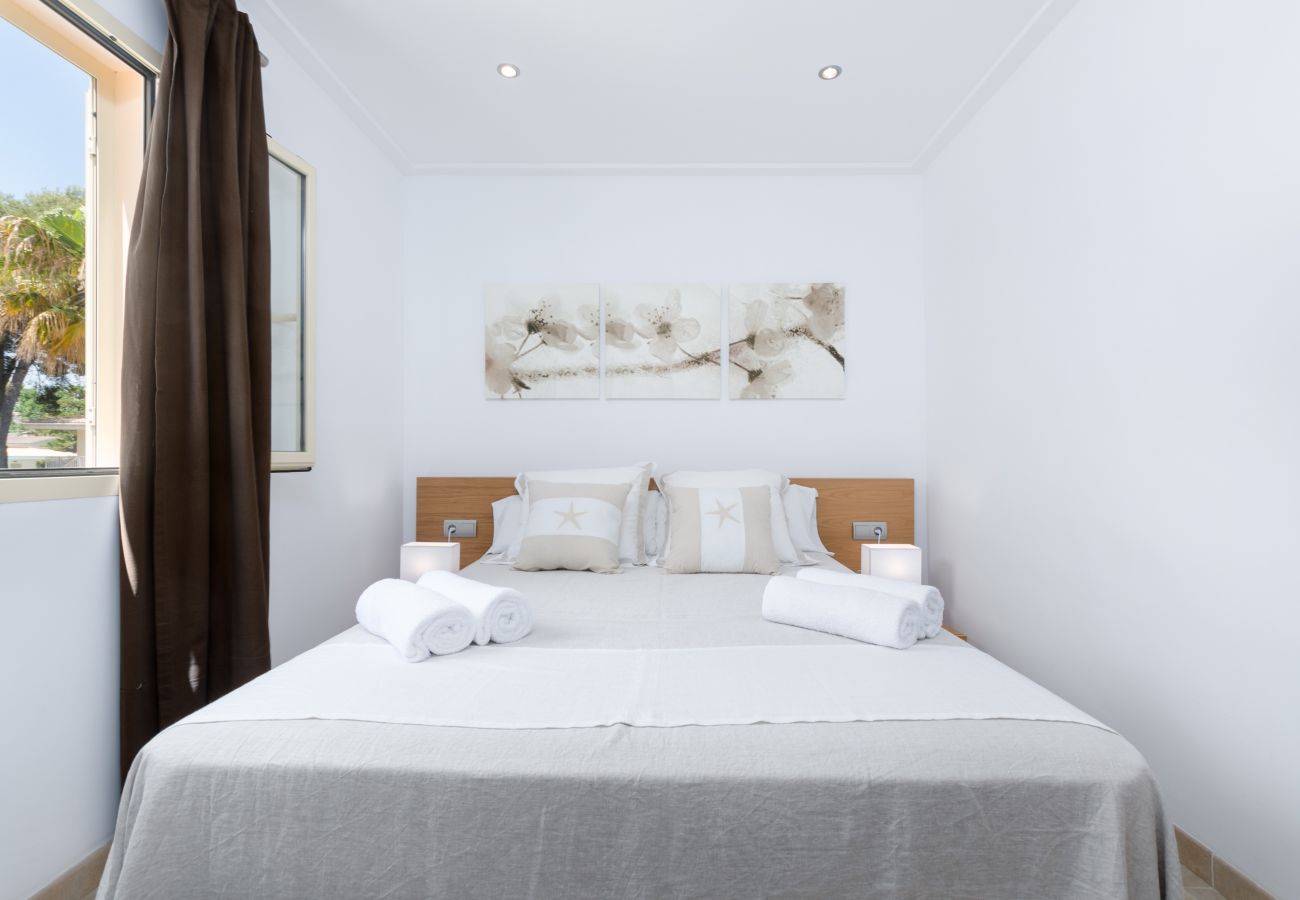 Apartment in Puerto de Alcudia - YourHouse Voramar 1C, beach apartment for 4 people