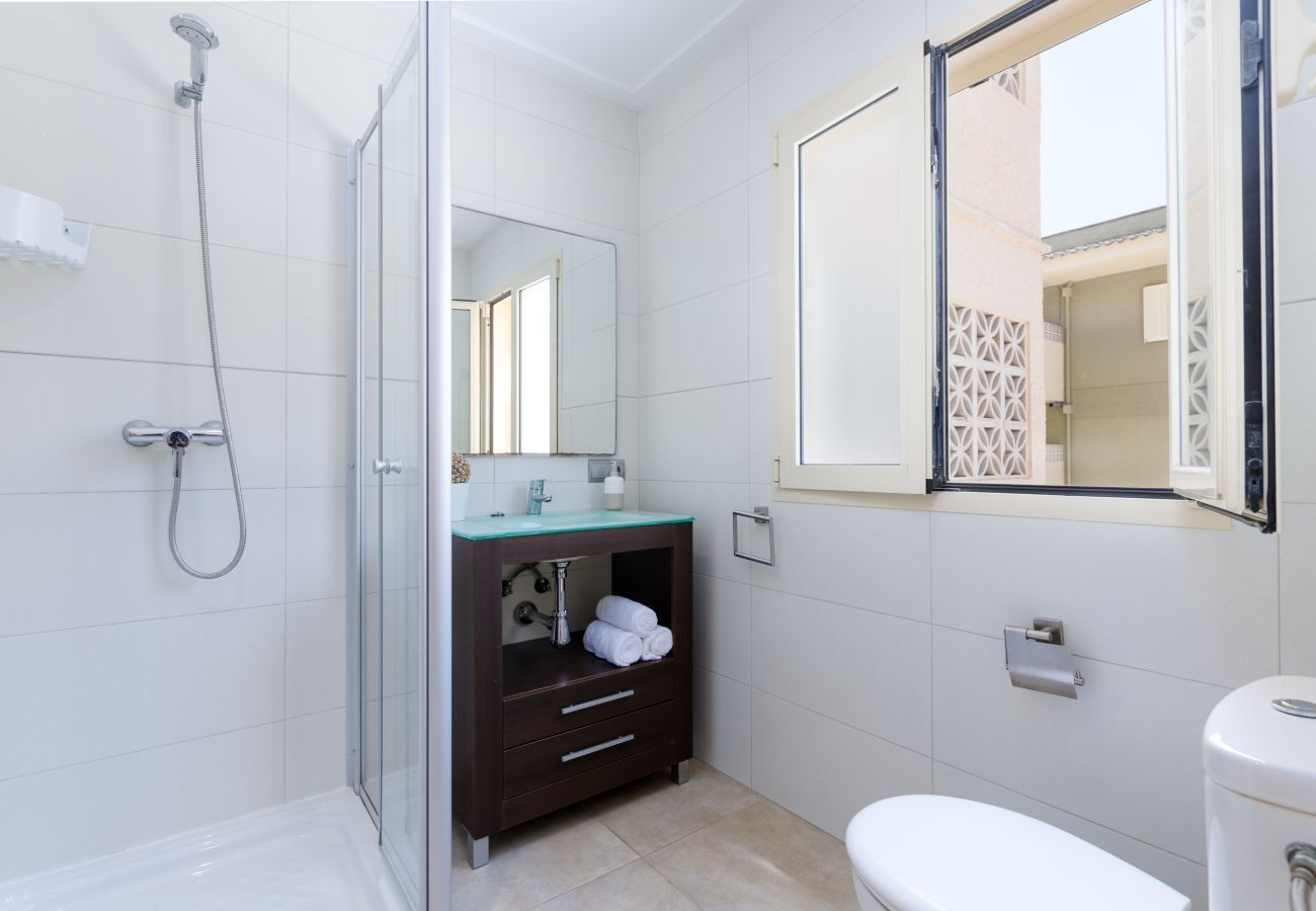 Apartment in Puerto de Alcudia - YourHouse Voramar 1C, beach apartment for 4 people