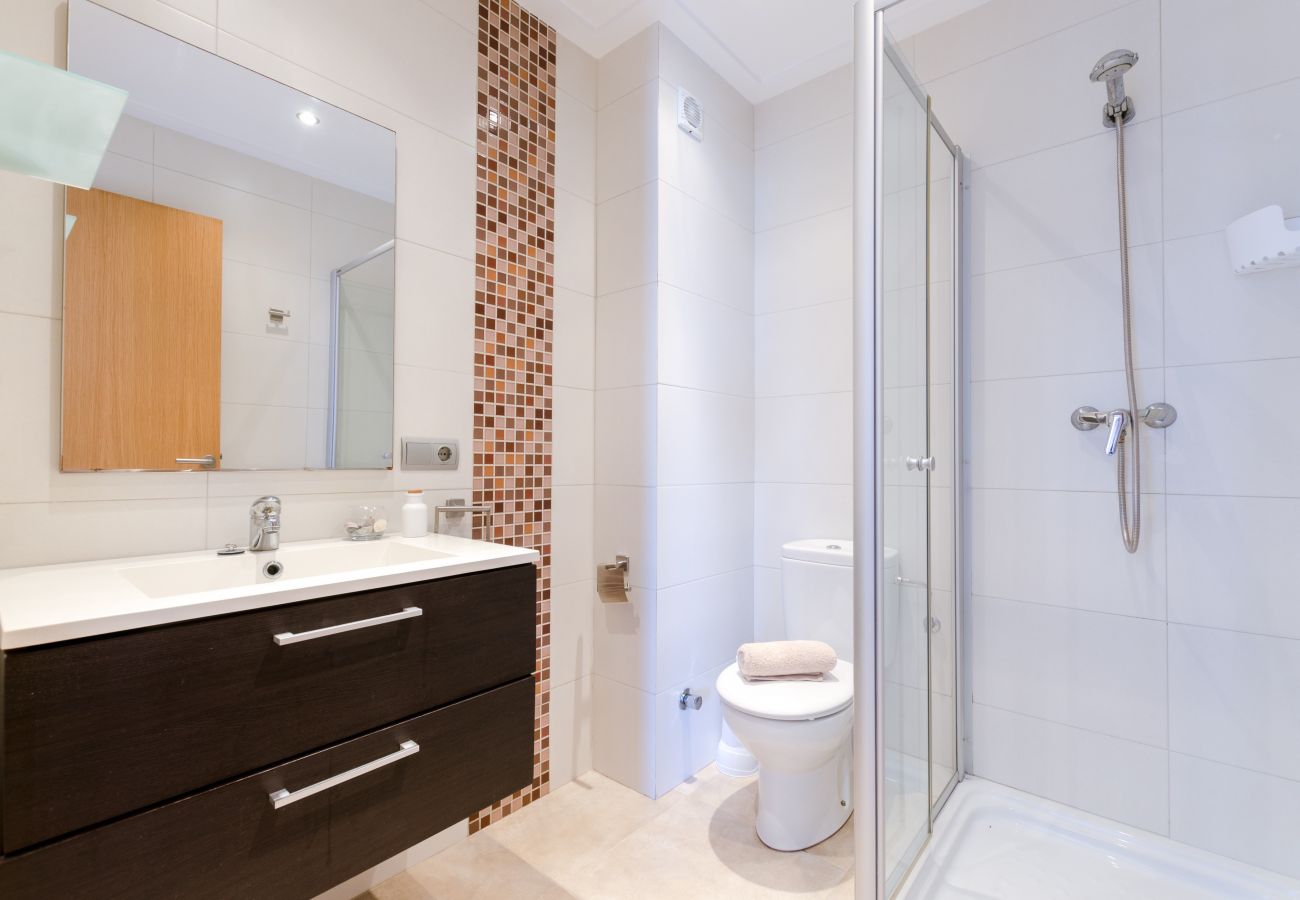 Apartment in Puerto de Alcudia - YourHouse Voramar 1C, beach apartment for 4 people