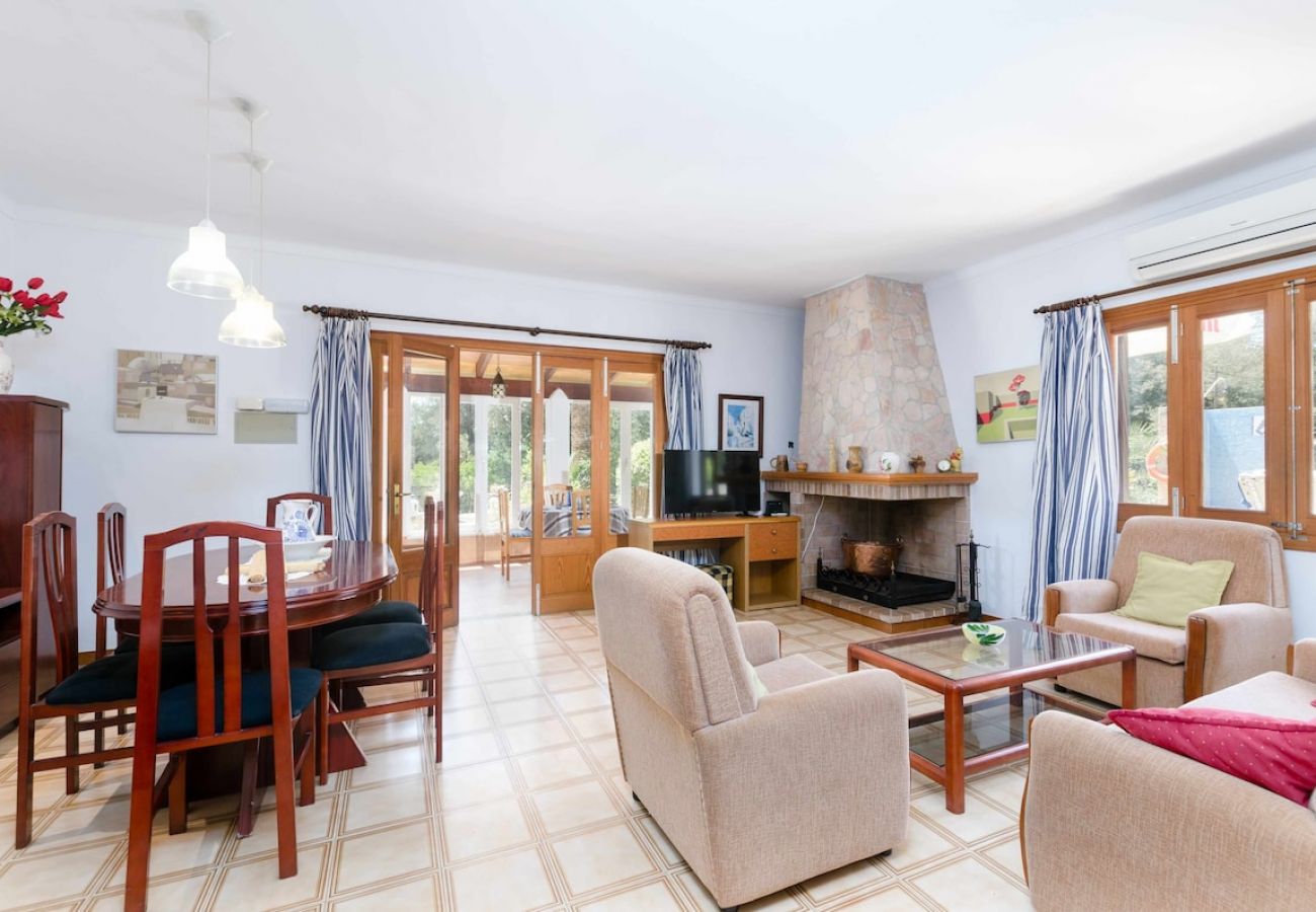 House in Sa Pobla - YourHouse Crestaix - finca with pool and terrace for 4 guests