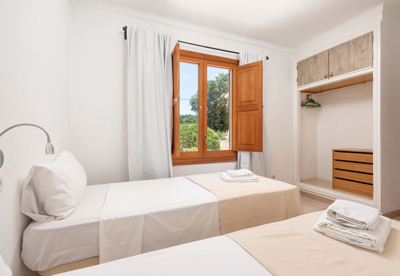 House in Sa Pobla - YourHouse Crestaix - finca with pool and terrace for 4 guests