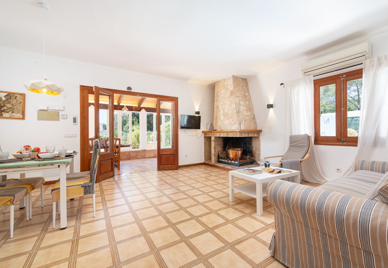 House in Sa Pobla - YourHouse Crestaix - finca with pool and terrace for 4 guests