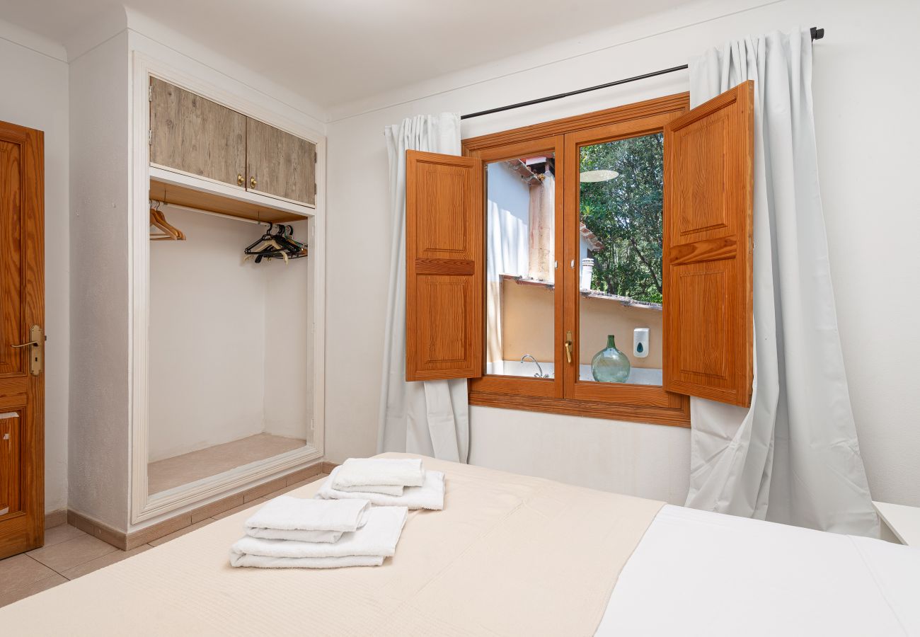 House in Sa Pobla - YourHouse Crestaix - finca with pool and terrace for 4 guests