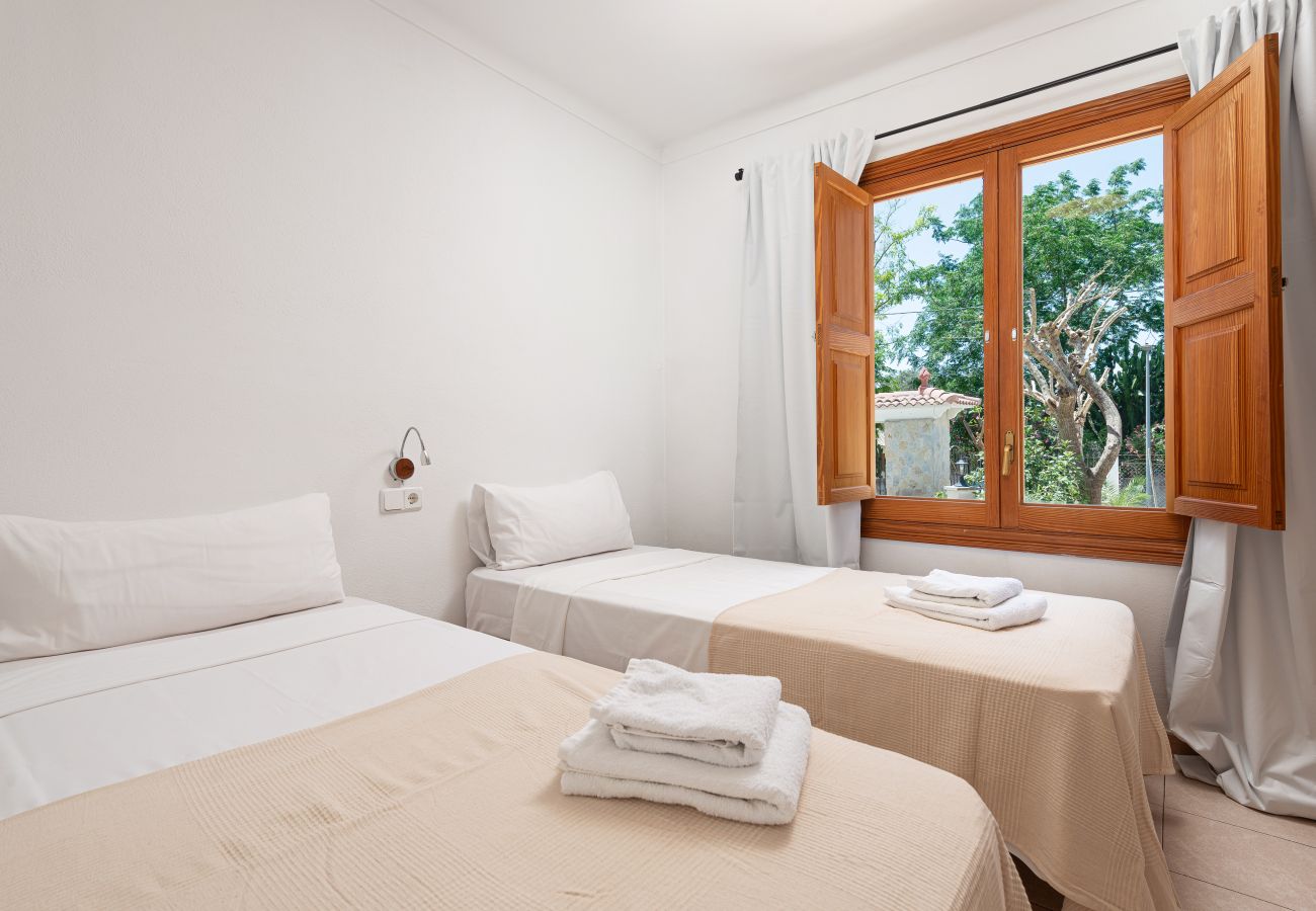 House in Sa Pobla - YourHouse Crestaix - finca with pool and terrace for 4 guests