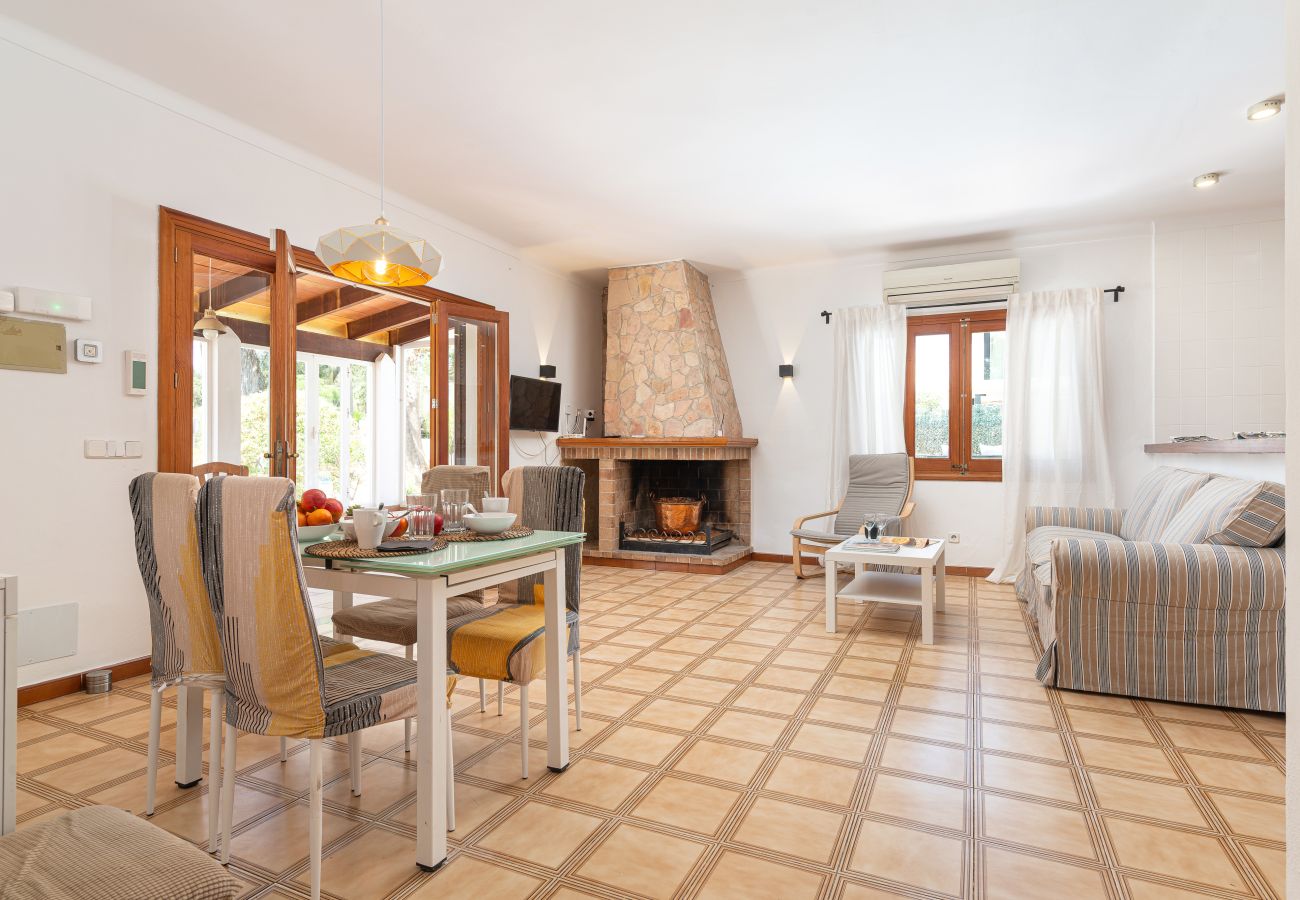 House in Sa Pobla - YourHouse Crestaix - finca with pool and terrace for 4 guests