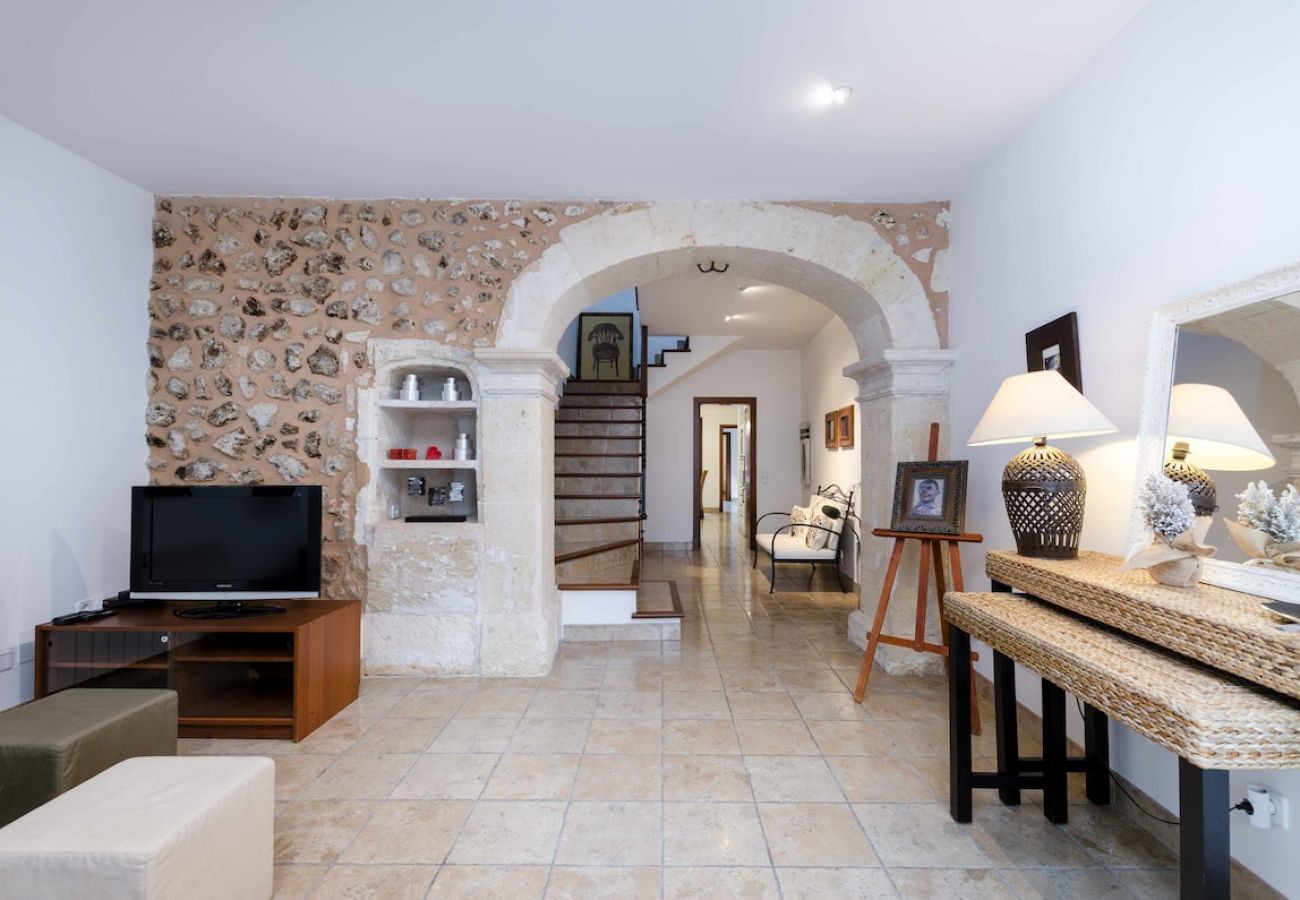 Apartment in Sa Pobla - YourHouse Can Puça, gemütliches Dorfhaus mit Terrasse
