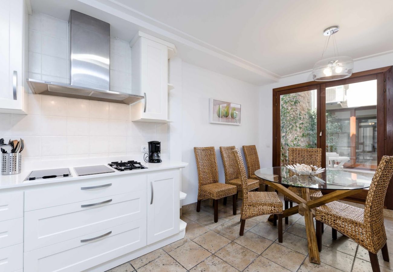 Apartment in Sa Pobla - YourHouse Can Puça, gemütliches Dorfhaus mit Terrasse