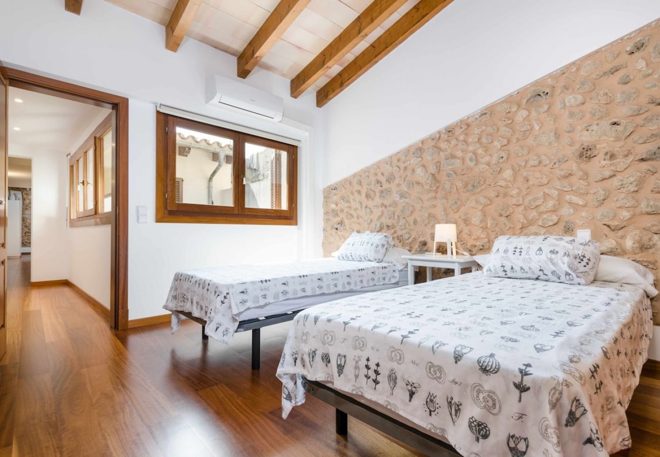 Apartment in Sa Pobla - YourHouse Can Puça, gemütliches Dorfhaus mit Terrasse