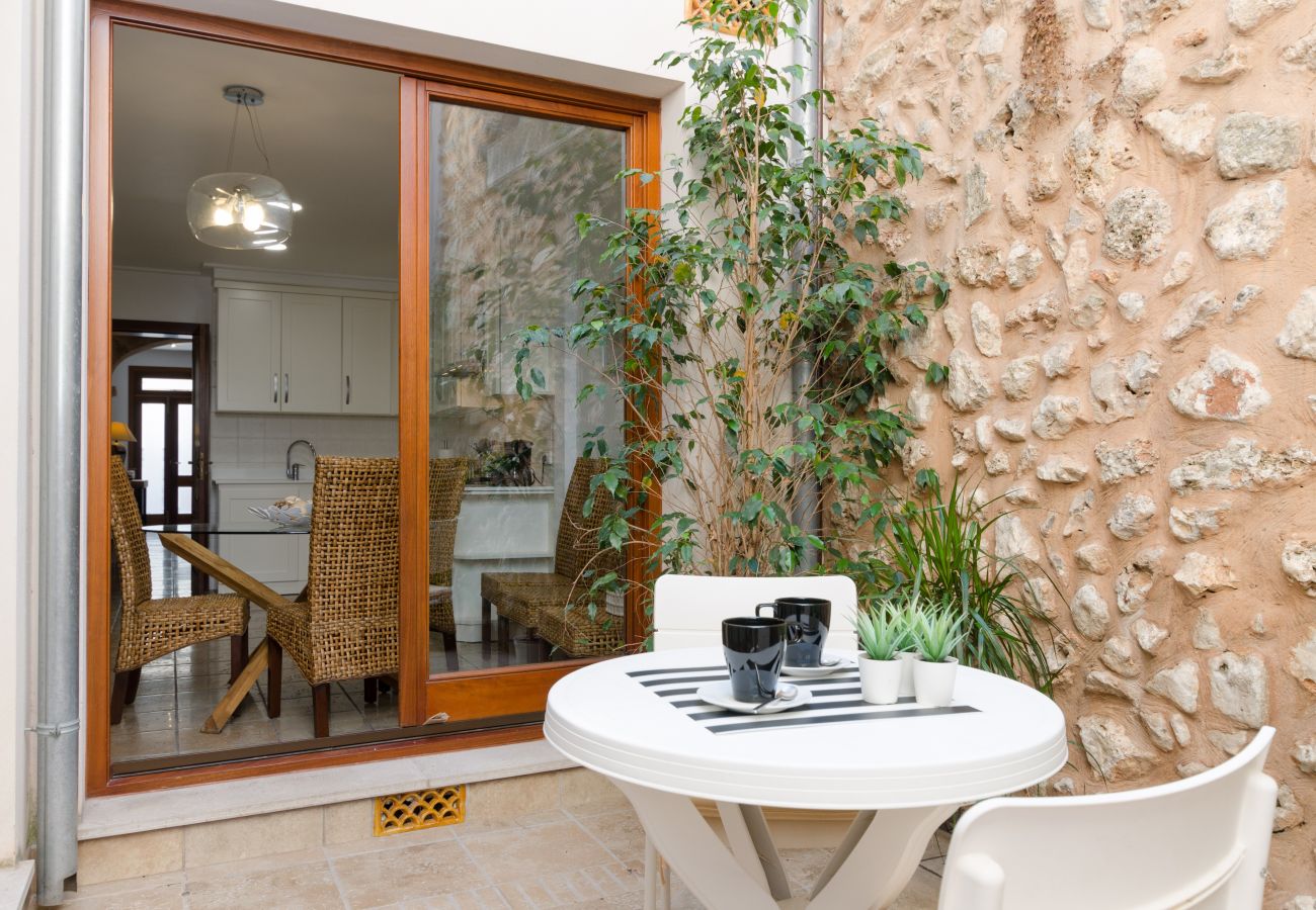 Apartment in Sa Pobla - YourHouse Can Puça, gemütliches Dorfhaus mit Terrasse