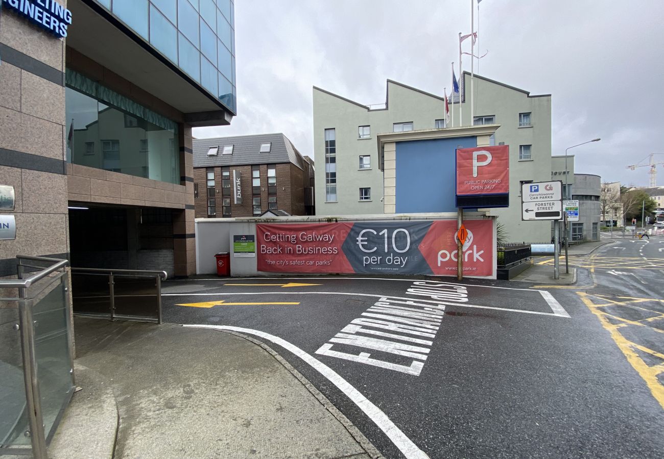 Rent by room in Galway City - Eyre Sq Double Bedroom en Suite