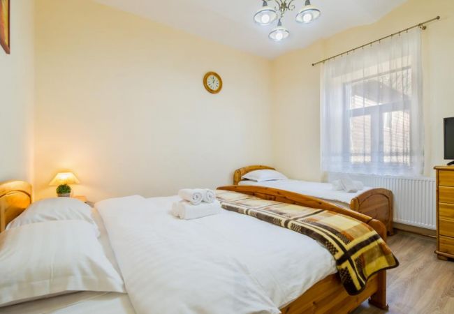 Apartment in Sinaia - Apartment Carol private yard with barbeque and parking Apartment in Sinaia - Apartment Carol private yard with barbeque and parking