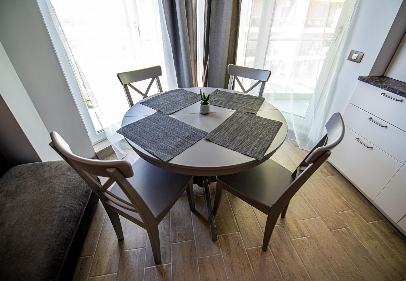 Apartment in Mamaia Nord -  Apartment Katrina near the Beach with Pool Acces - Alezzi Beach 