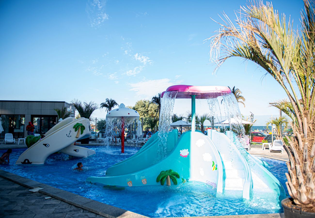 Apartment in Mamaia Nord -  Apartment Katrina near the Beach with Pool Acces - Alezzi Beach 