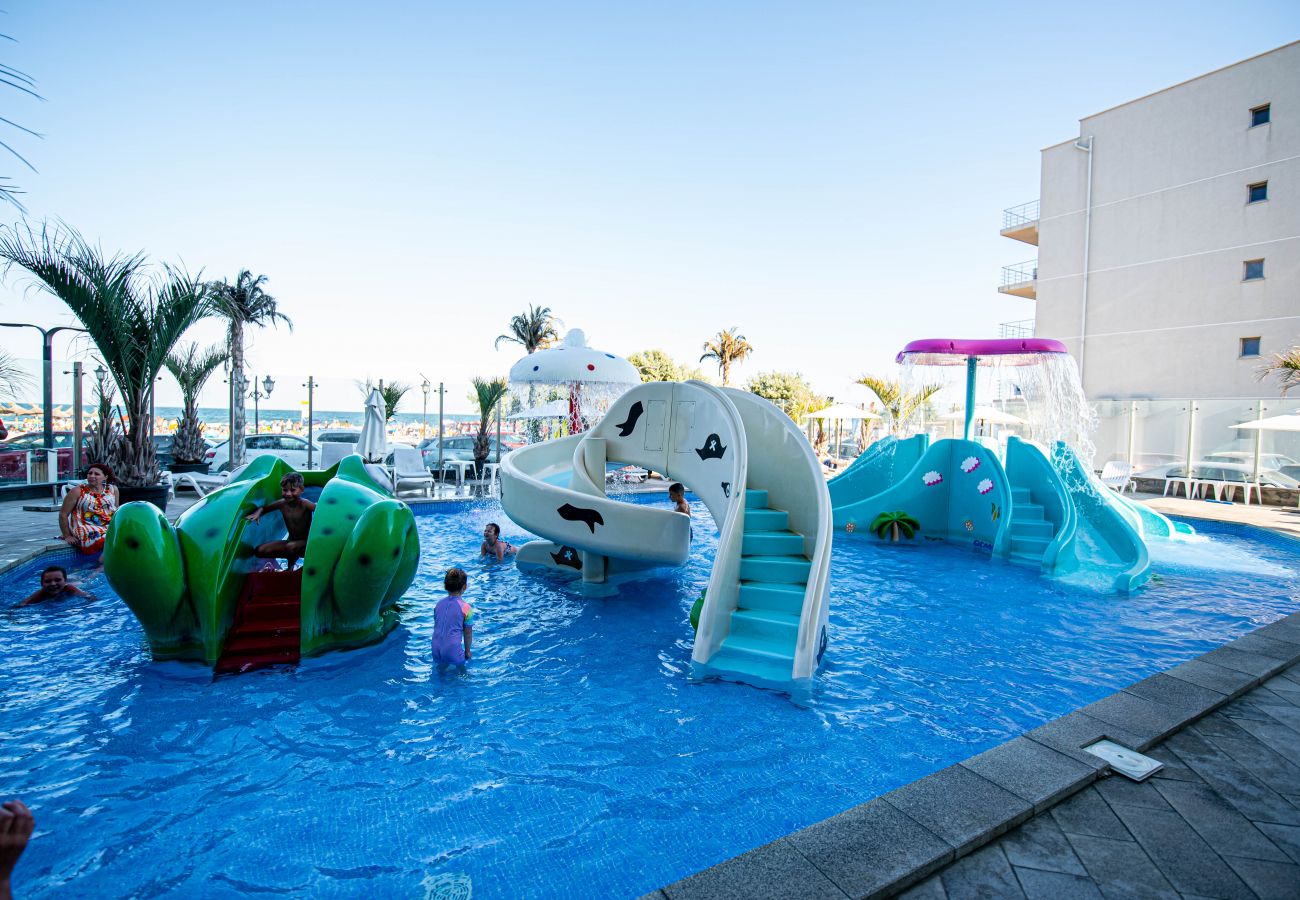 Apartment in Mamaia Nord -  Apartment Katrina near the Beach with Pool Acces - Alezzi Beach 