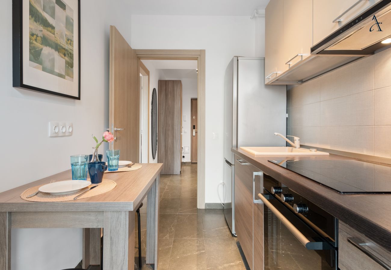 Apartment in Bucharest - Maia Apartment with One Bedroom & Fully kitchen 