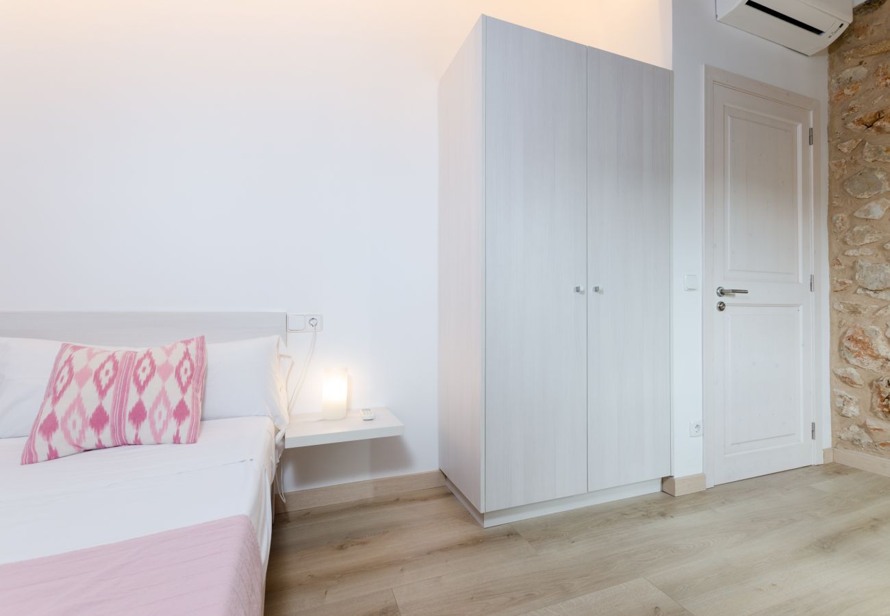 Cottage in Sant Llorenç Des Cardassar - YourHouse Sa Riba, beautiful stone finca with private pool