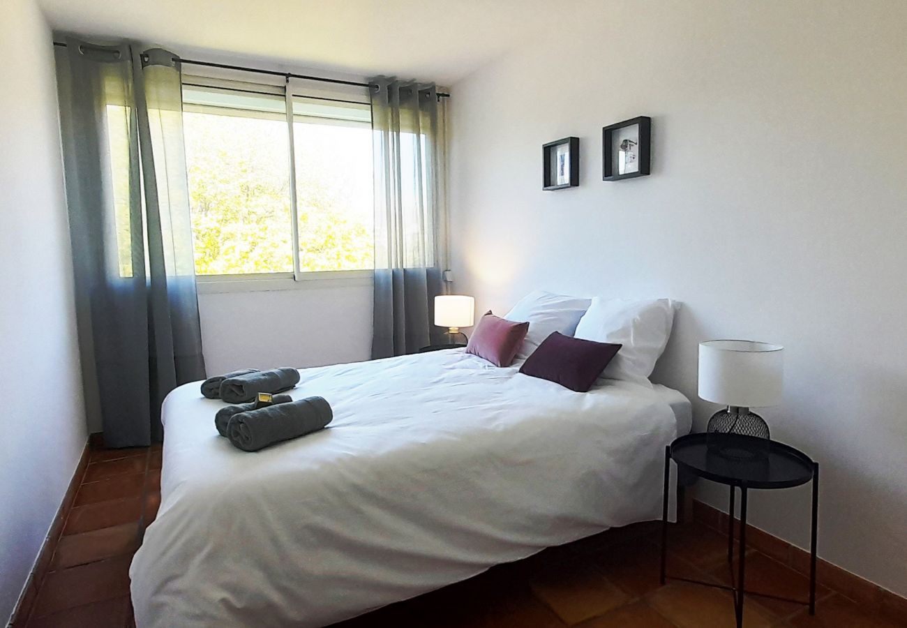 Apartment in Marseilles - MARSEILLE - VELASQUEZ - 3 PIECES 4/6 PERSONNES