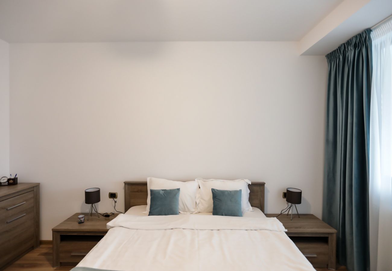 Apartment in Brasov - Deluxe Apartment near Coresi Mall with Panoramic View