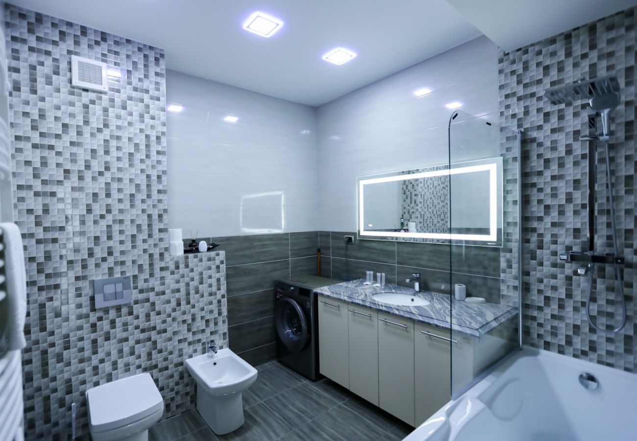 Apartment in Brasov - Deluxe Apartment near Coresi Mall with Panoramic View
