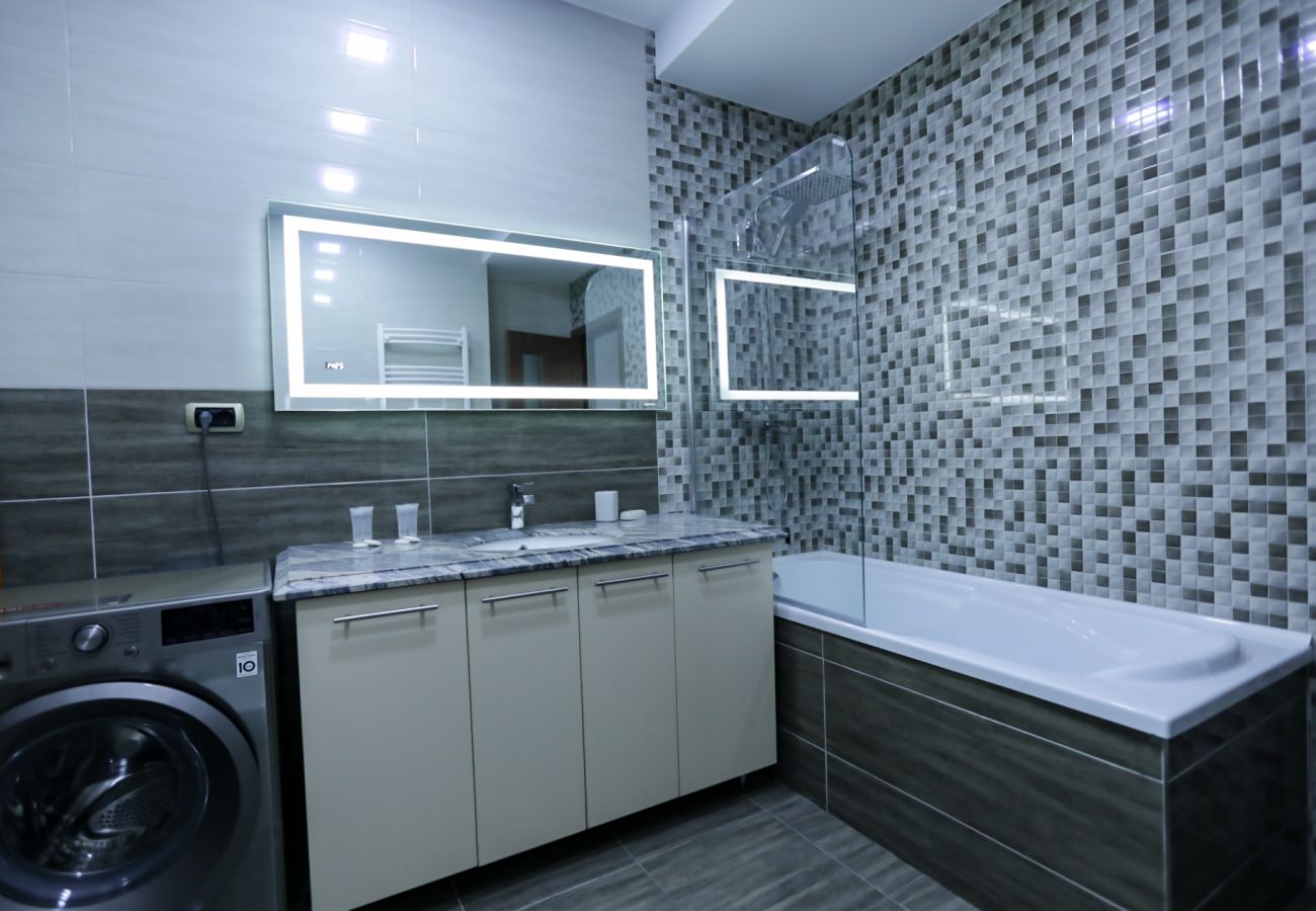 Apartment in Brasov - Deluxe Apartment near Coresi Mall with Panoramic View