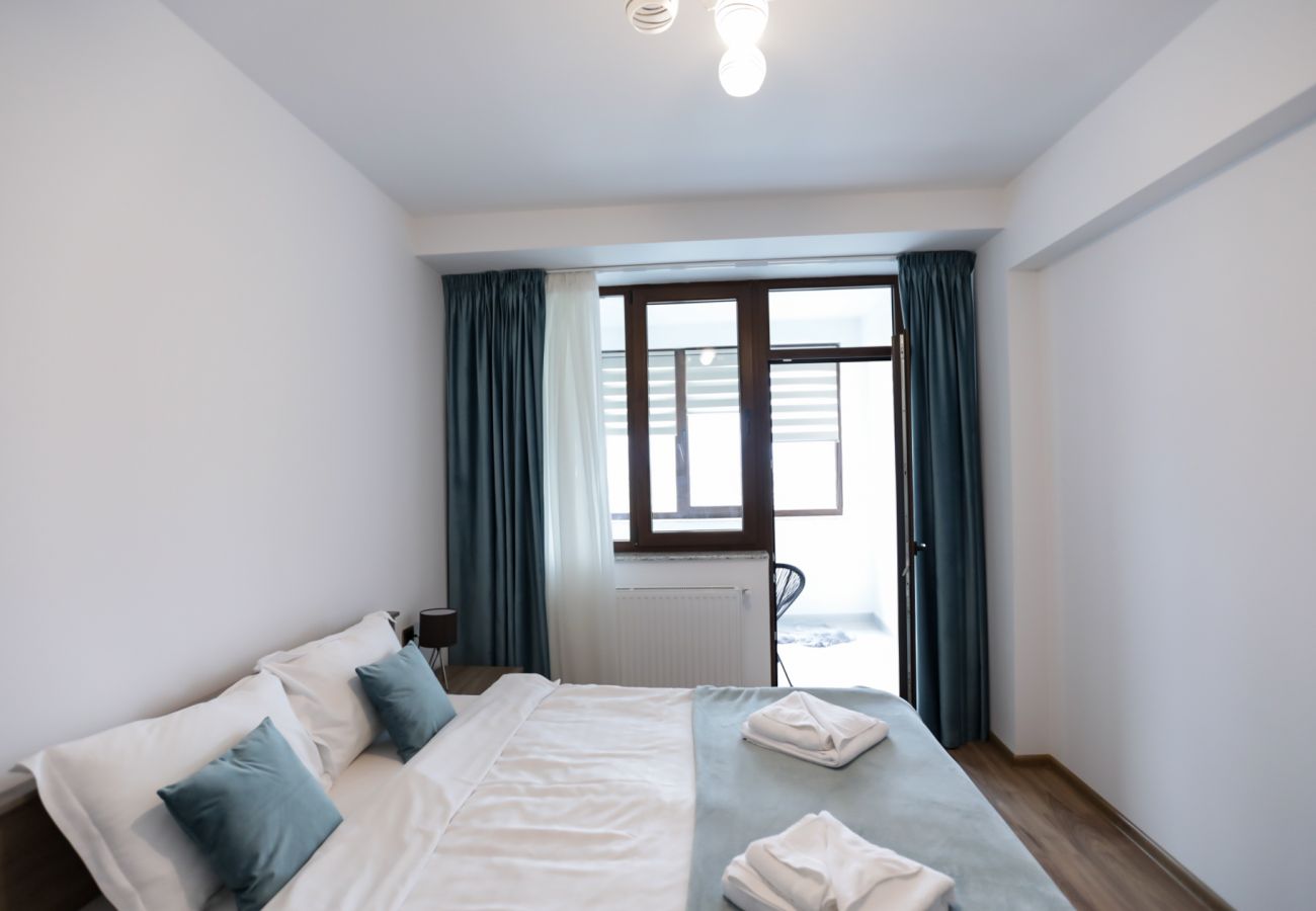 Apartment in Brasov - Deluxe Apartment near Coresi Mall with Panoramic View