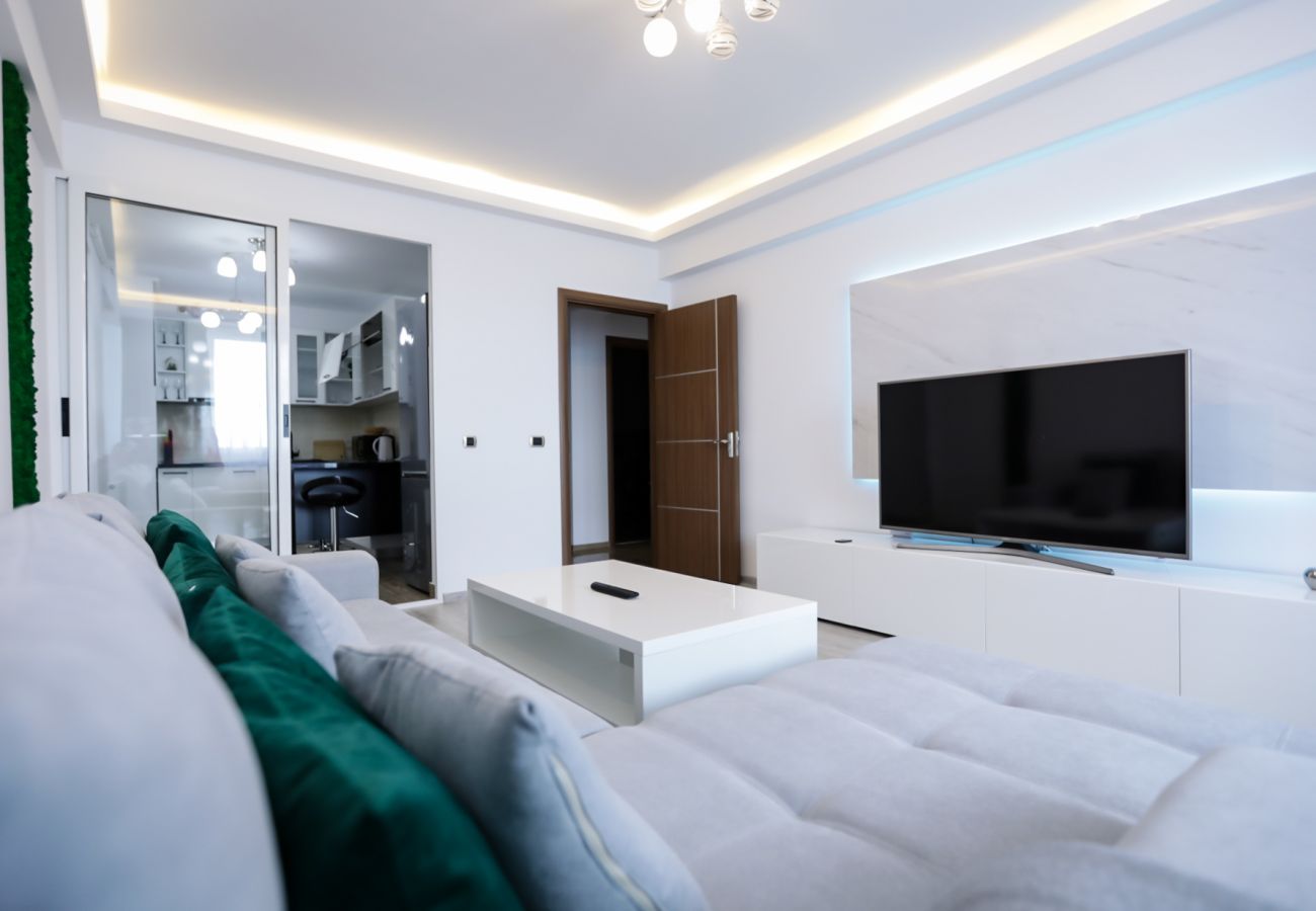 Apartment in Brasov - Deluxe Apartment near Coresi Mall with Panoramic View