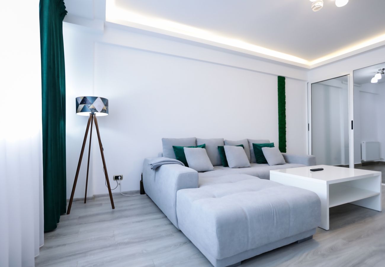 Apartment in Brasov - Deluxe Apartment near Coresi Mall with Panoramic View