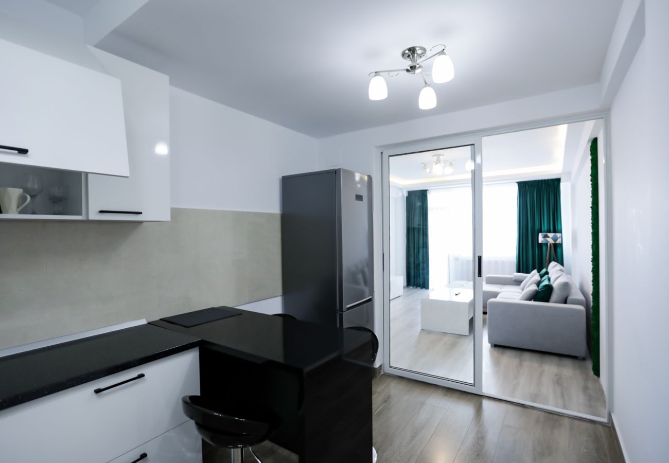 Apartment in Brasov - Deluxe Apartment near Coresi Mall with Panoramic View