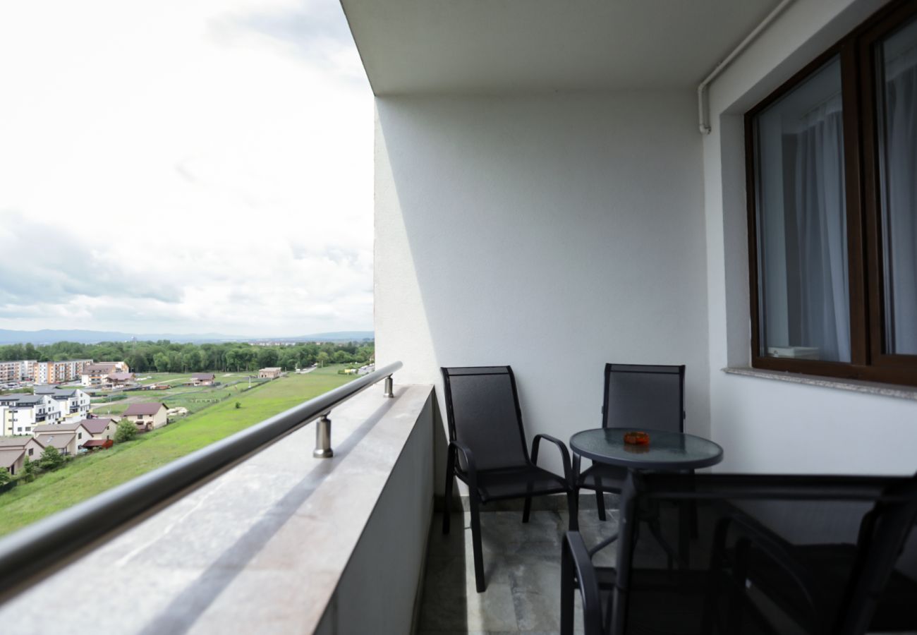Apartment in Brasov - Deluxe Apartment near Coresi Mall with Panoramic View
