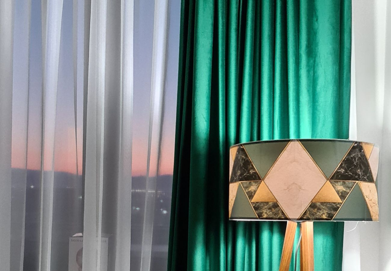Apartment in Brasov - Deluxe Apartment near Coresi Mall with Panoramic View