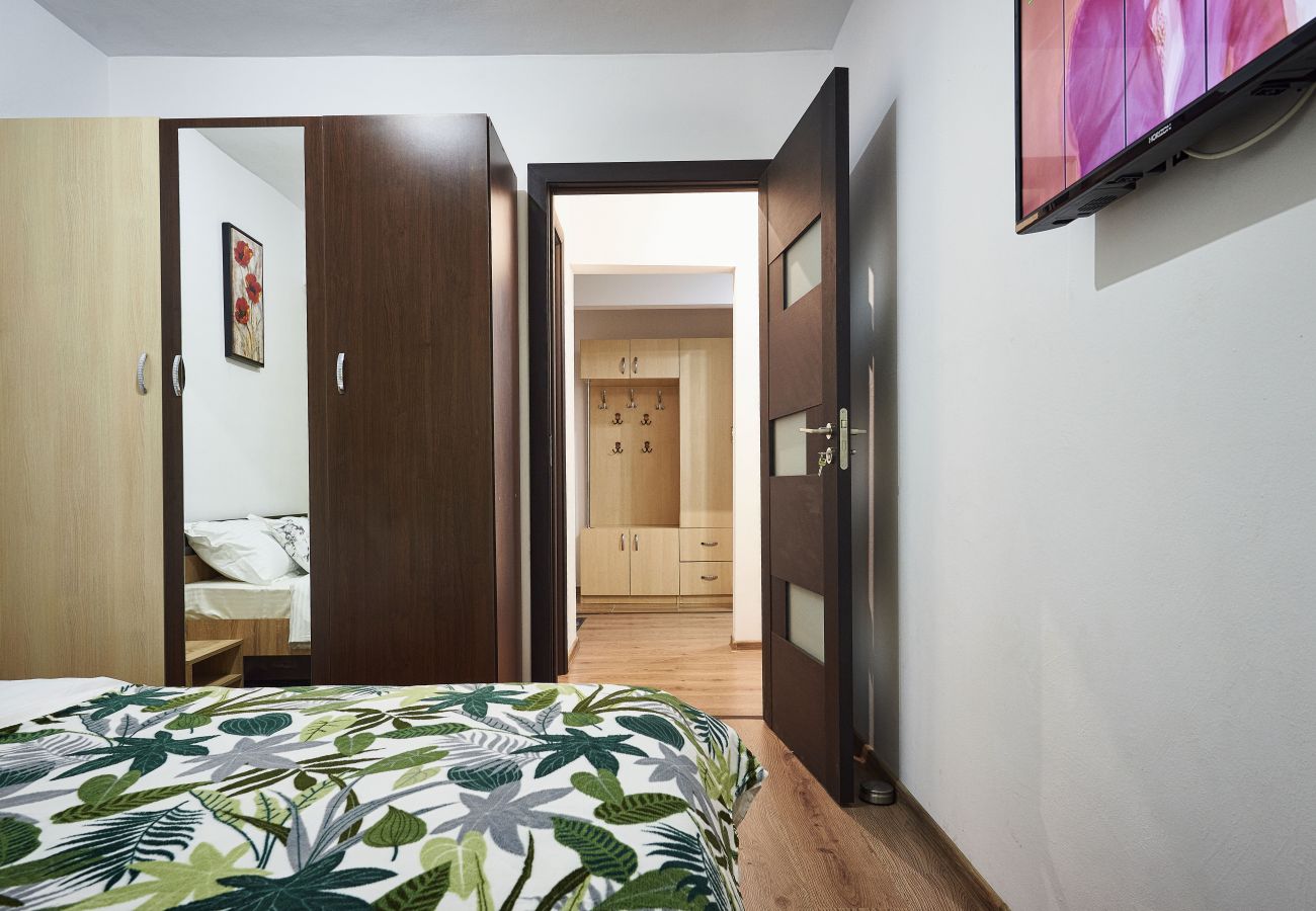 Apartment in Brasov - Equipped and Furnished Apartment with 2 bedrooms close to the center