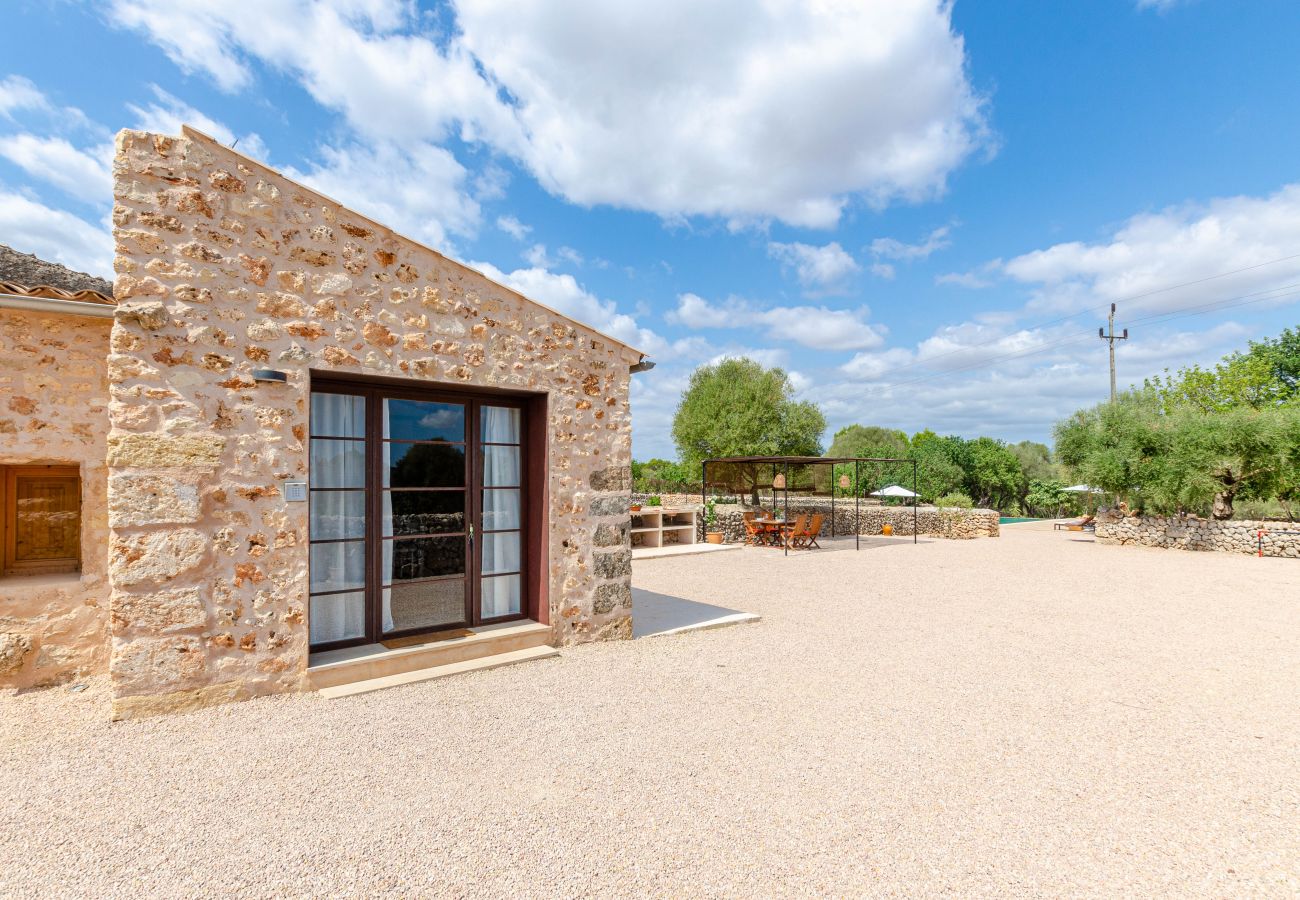 Farm stay in Costitx - Cal Tio 2  YourHouse, quiet rural home with shared pool