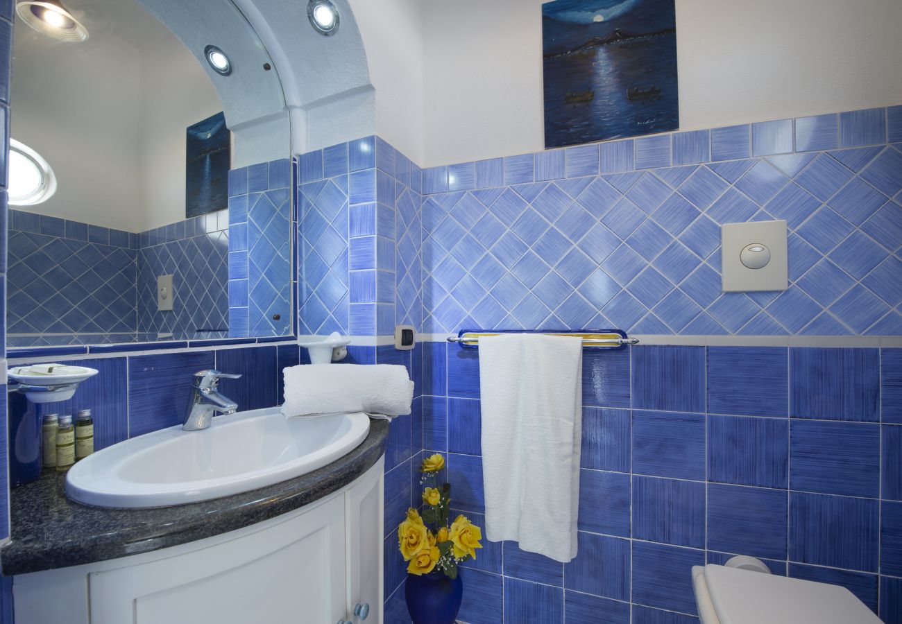 House in Praiano - Maison del Pescatore - Few steps away from the beach, sea view 