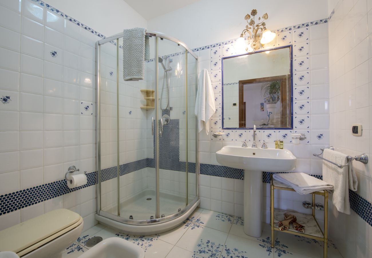 House in Praiano - Maison del Pescatore - Few steps away from the beach, sea view 