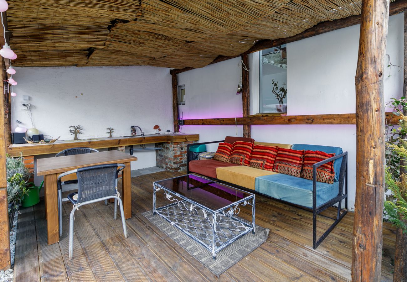Studio in Bistrita - Cozy Studio with Garden & hot tub a rustic Ciubar