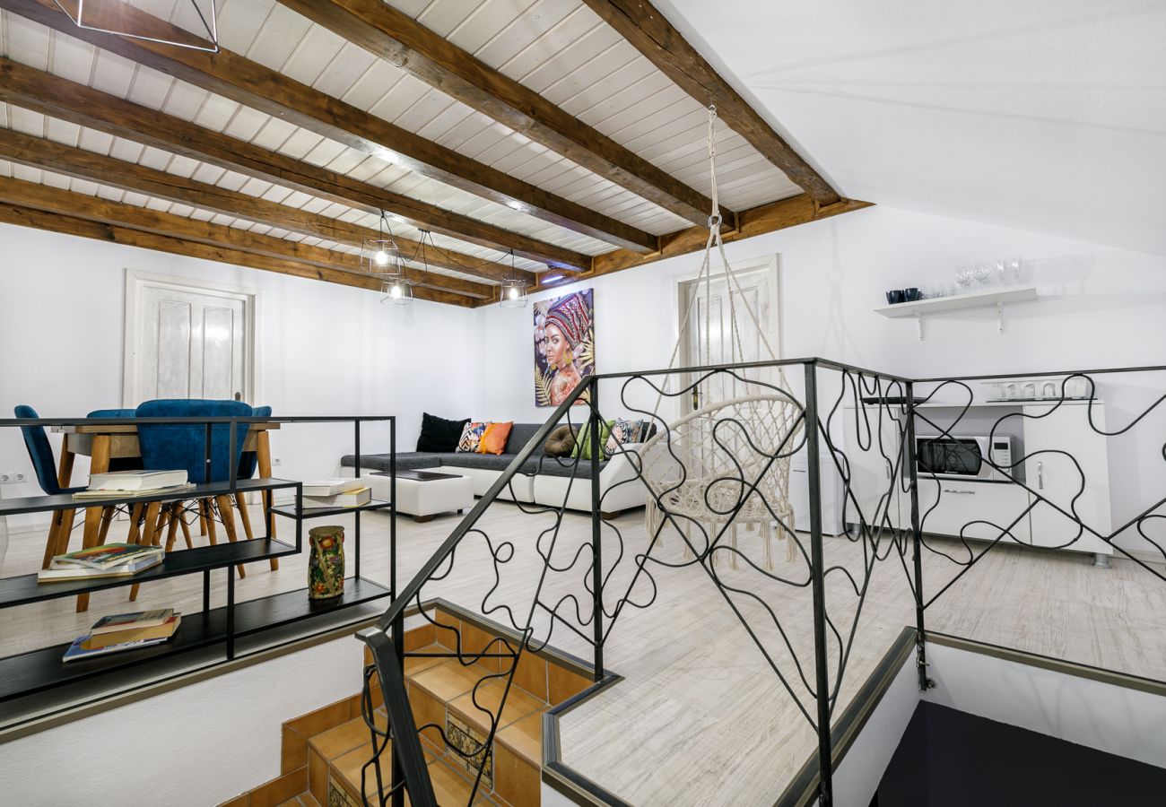 Apartment in Bistrita - Charming Apartment with Garden access