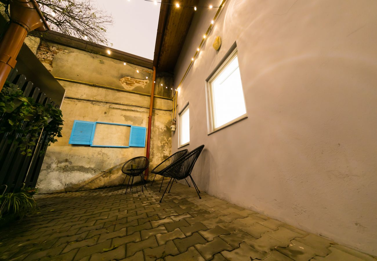 House in Bucharest - Charming Little Home