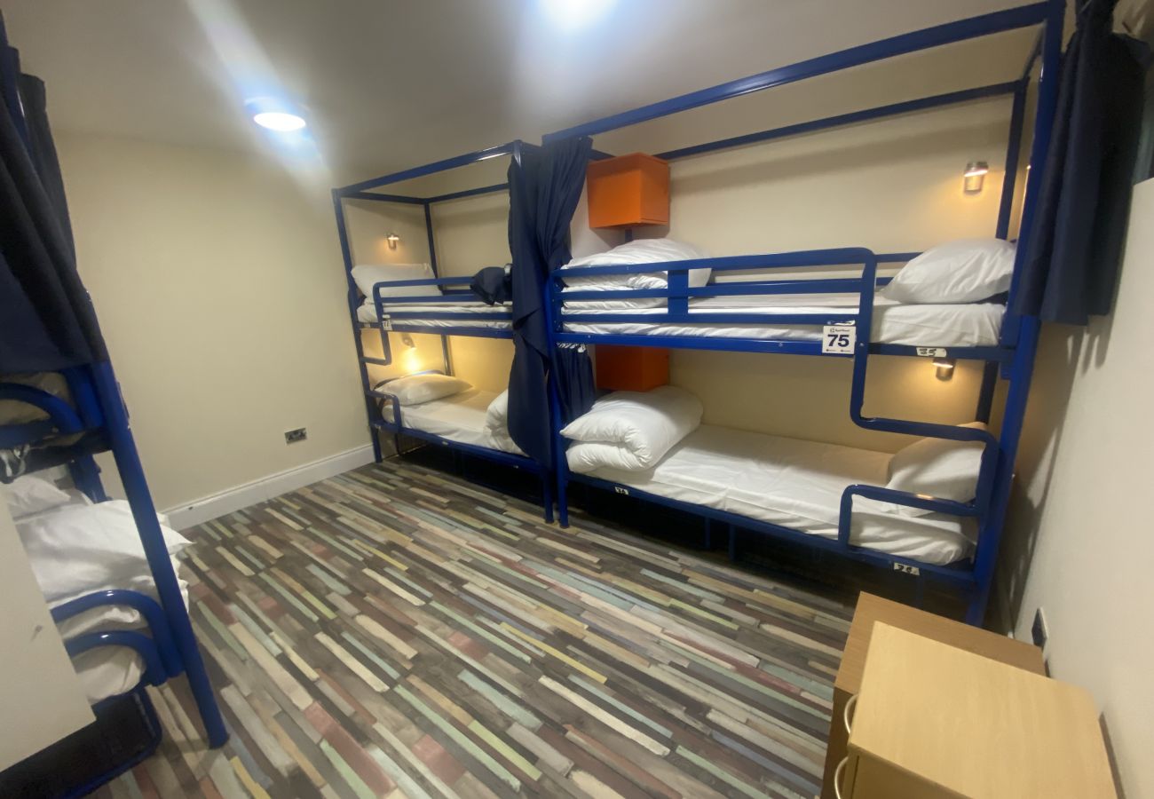 Rent by room in Dublin - 6 Person Mixed Dorm
