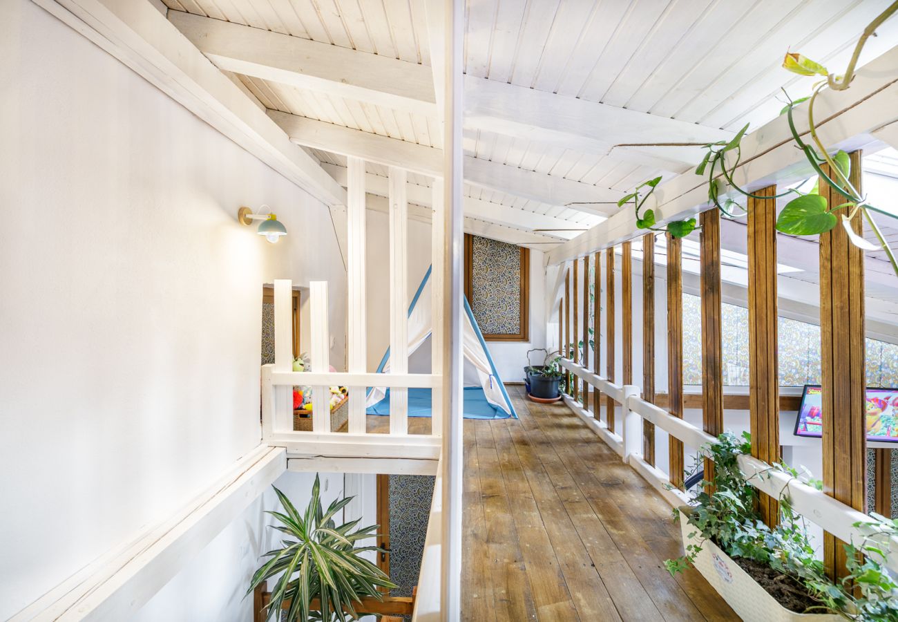 House in Bistrita - Tropica Home with Barbeque & Ciubar