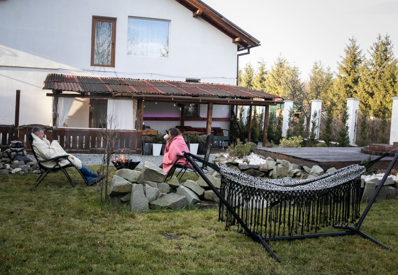 House in Bistrita - Tropica Home with Barbeque & Ciubar