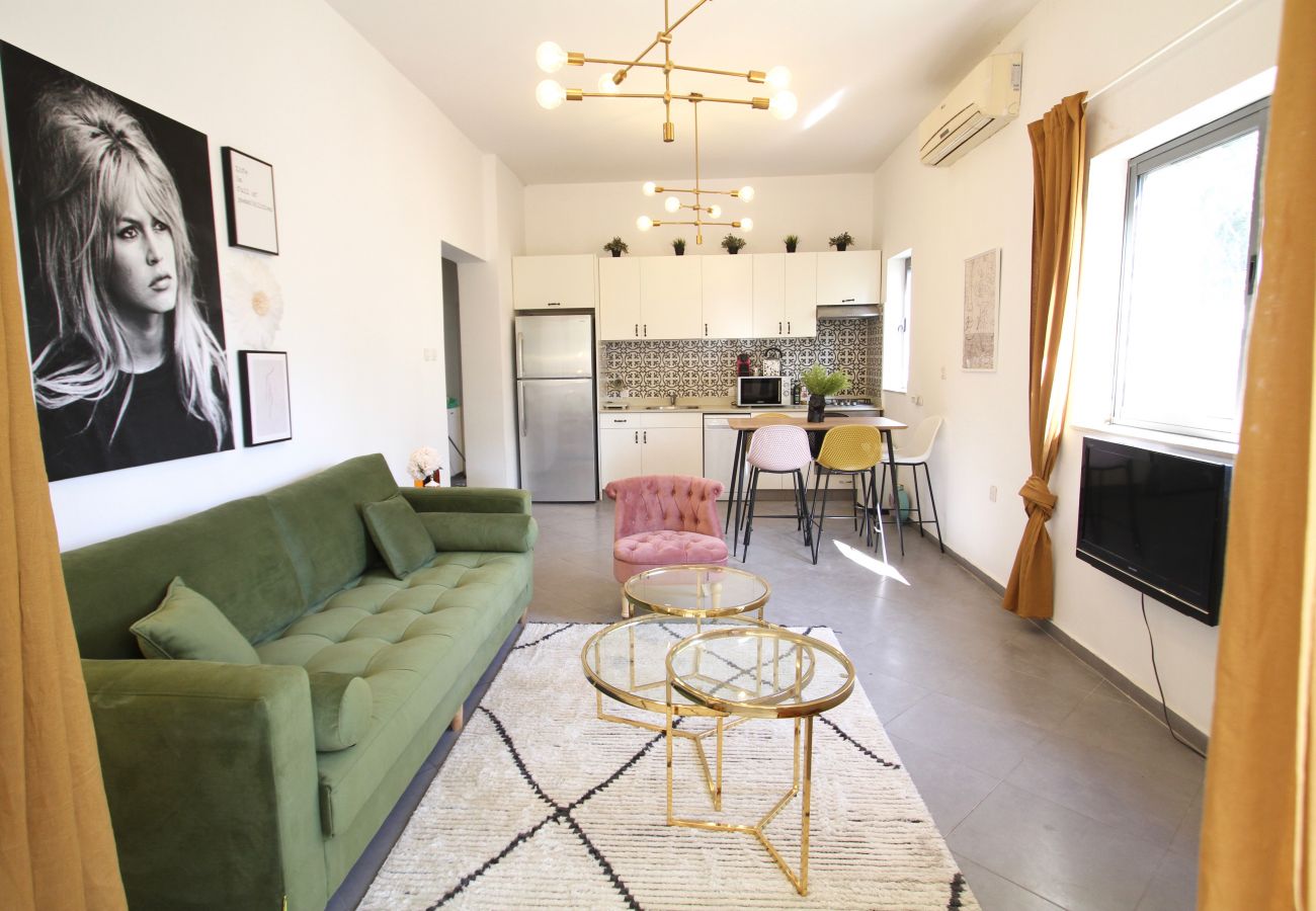 Apartment in Tel Aviv - Jaffa - New & Design 2BR apt on Dizengoff St.