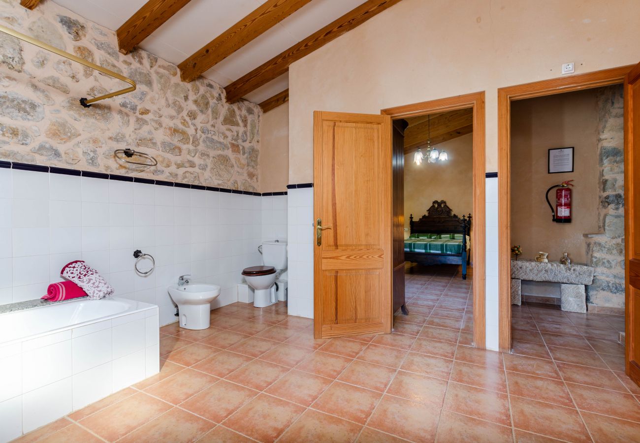 Apartment in Maria de la salut - YourHouse Deulosal, family-friendly rural house, cycling friendy