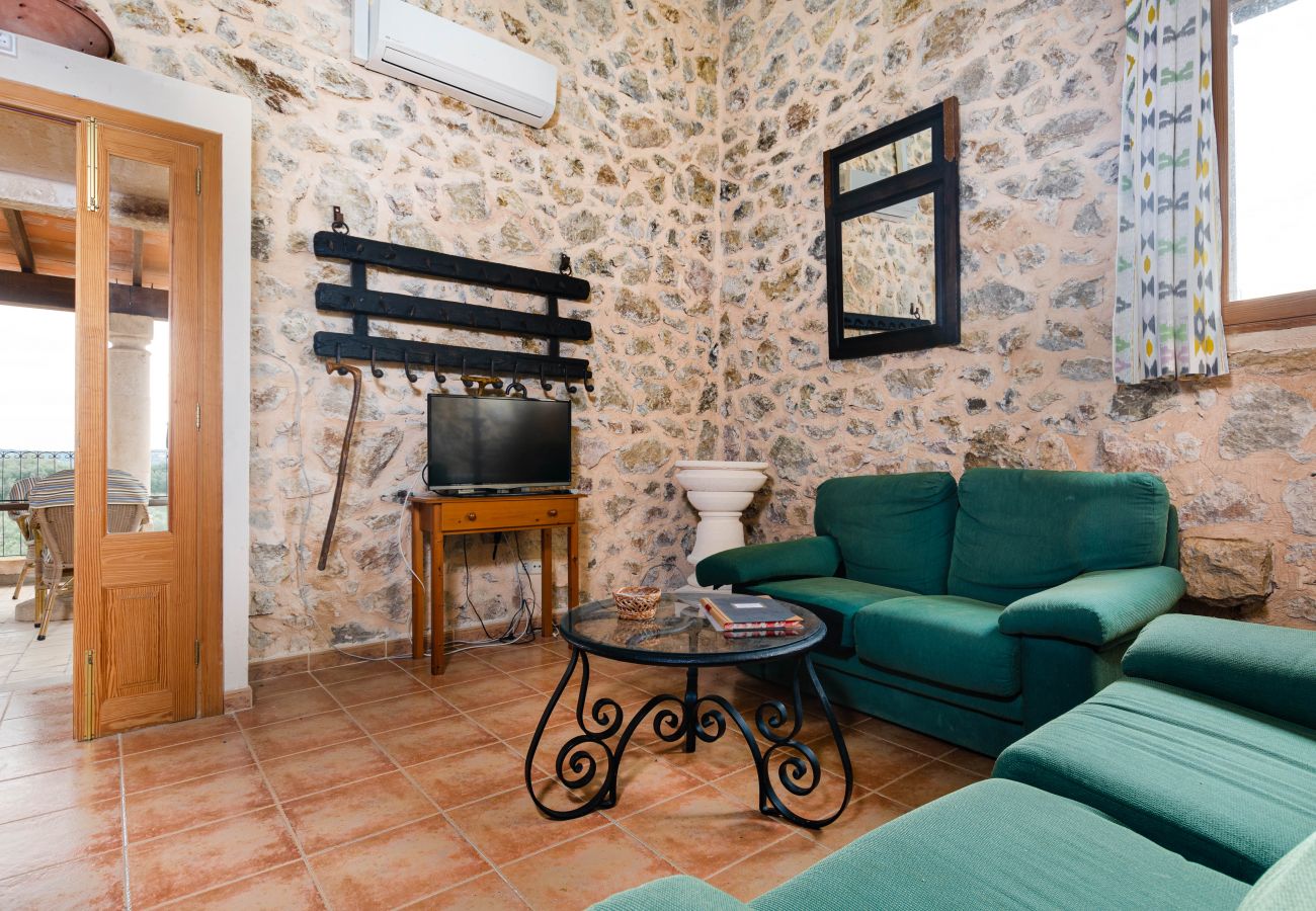 Apartment in Maria de la salut - YourHouse Deulosal, family-friendly rural house, cycling friendy