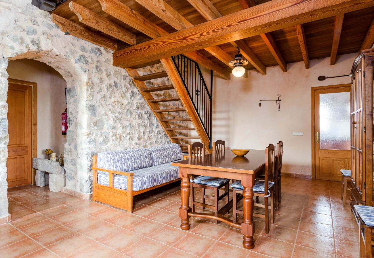 Apartment in Maria de la salut - YourHouse Deulosal, family-friendly rural house, cycling friendy