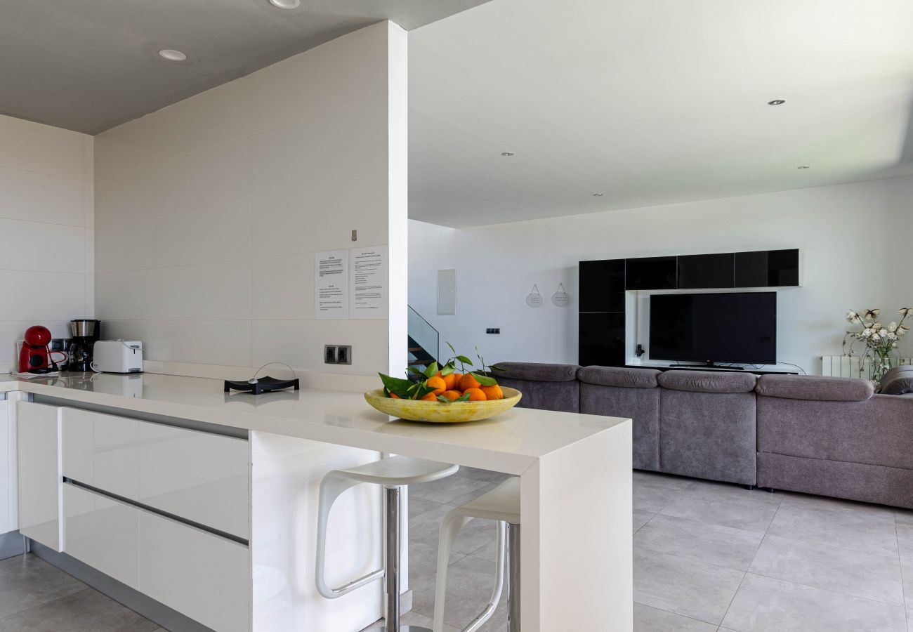 House in Llubi - YourHouse Casa Llubi, vacation house with private pool and air conditoining