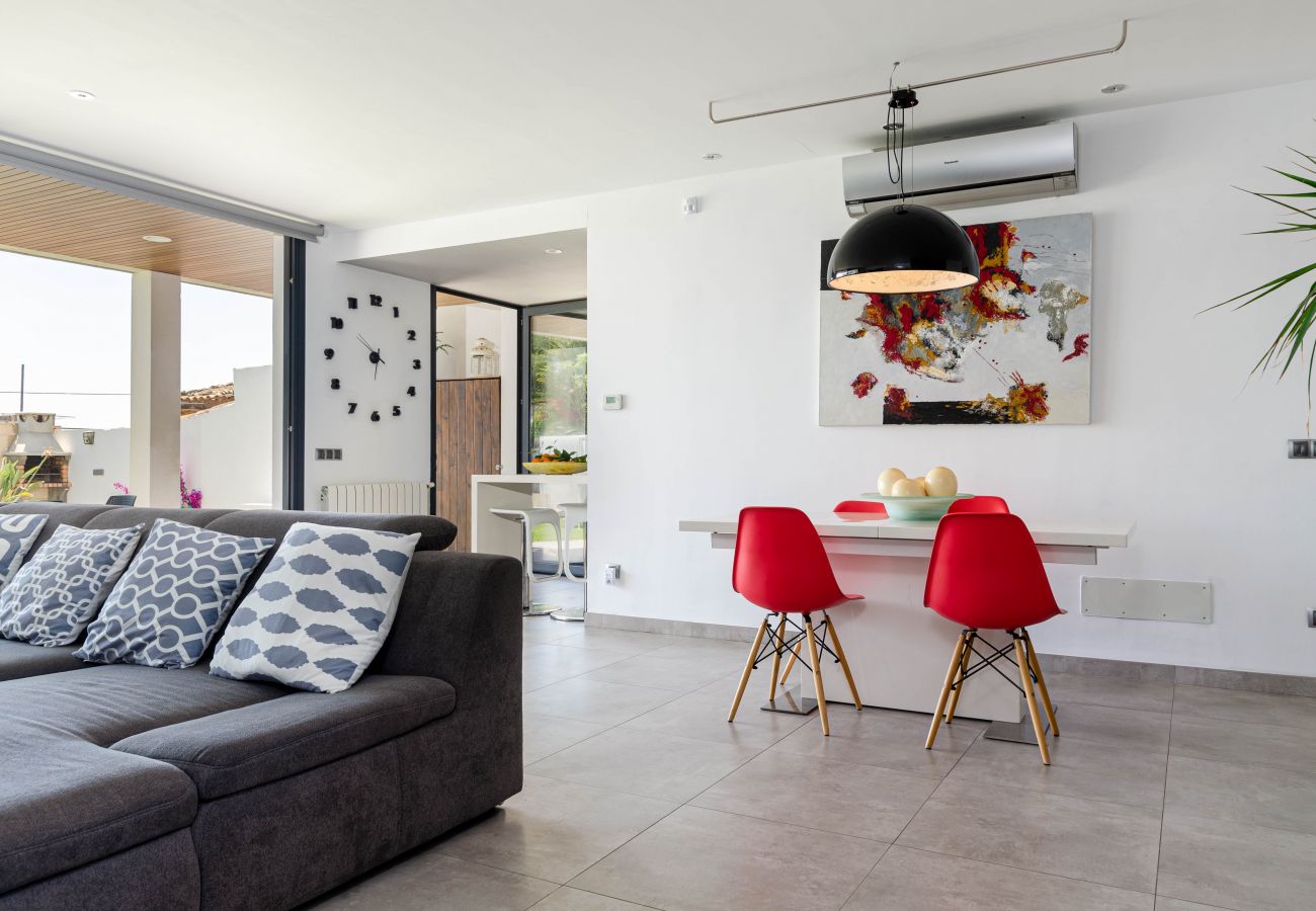 House in Llubi - YourHouse Casa Llubi, vacation house with private pool and air conditoining