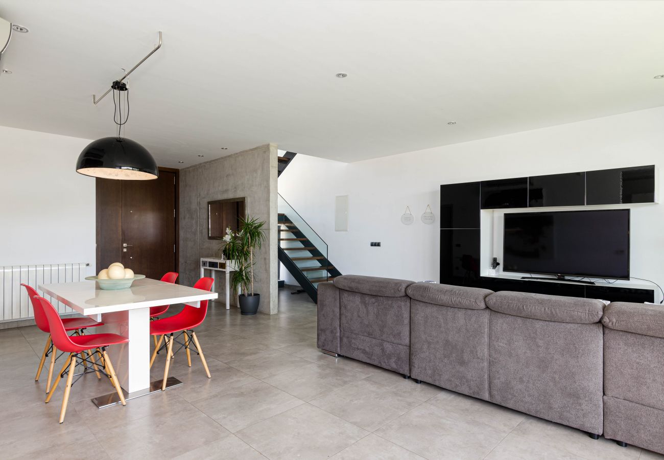 House in Llubi - YourHouse Casa Llubi, vacation house with private pool and air conditoining