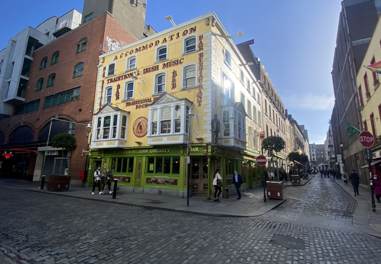 Apartment in Dublin - Splendid Temple Bar Apartment Sleeps 6 