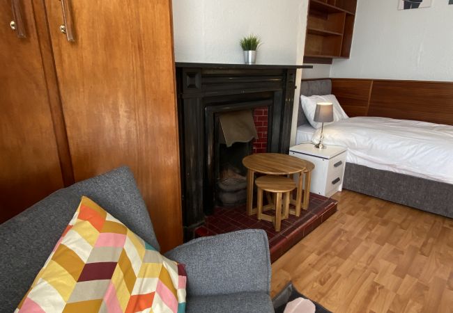 Studio in Dublin - Studio in Sandymount suitable for 1 - Kitchen & En Suite